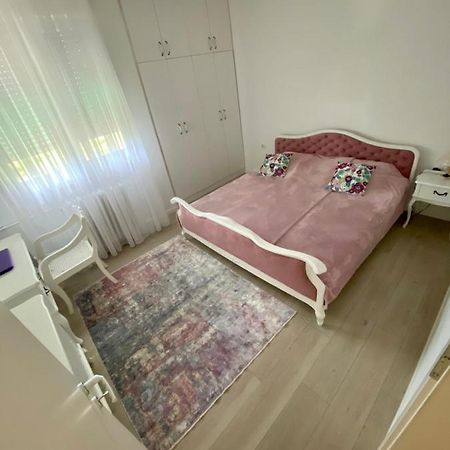 Crystal Rose - Center Apartment Skopje Bagian luar foto