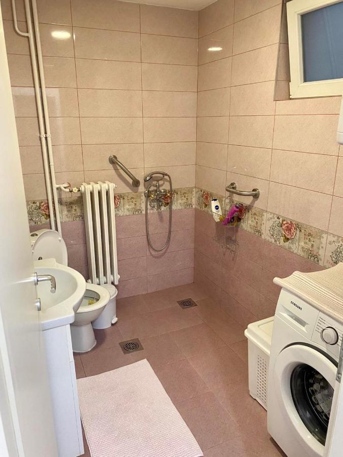 Crystal Rose - Center Apartment Skopje Bagian luar foto